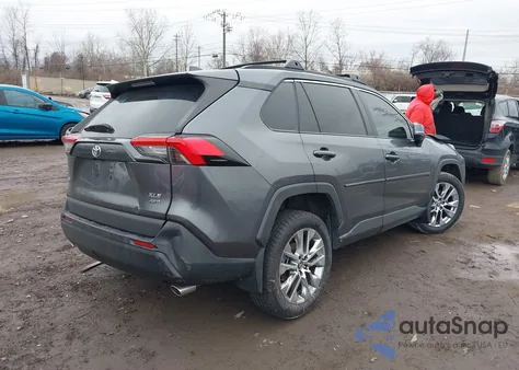 2021 Toyota Rav4 Xle Premium z USA, uszkodzony, nr VIN 2T3A1RFV4MC184144